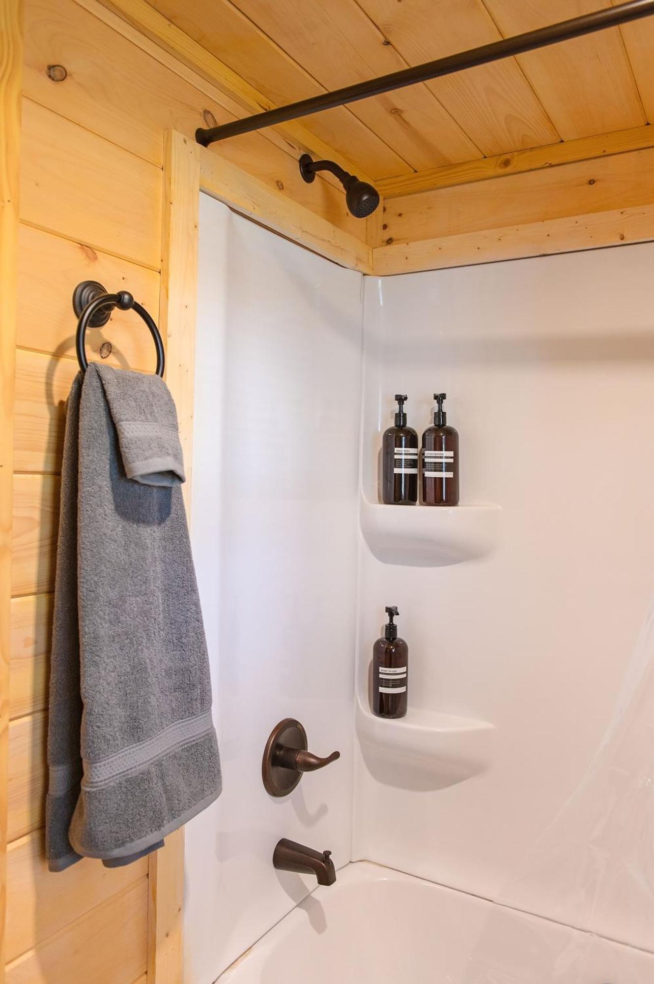 Jake Cabin Luxury Hot Tub Cabin Near Downtown チャタヌーガ エクステリア 写真