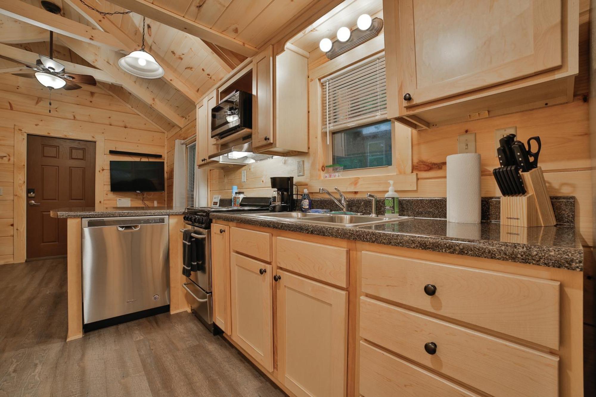 Jake Cabin Luxury Hot Tub Cabin Near Downtown チャタヌーガ エクステリア 写真